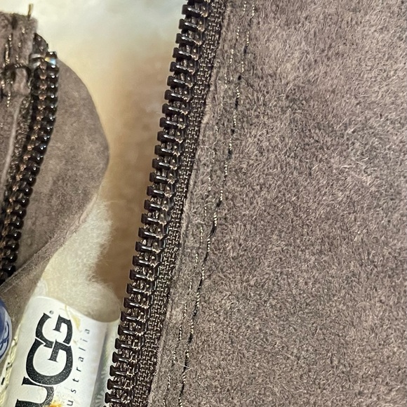 Ugg boots size 7 - Picture 6 of 6